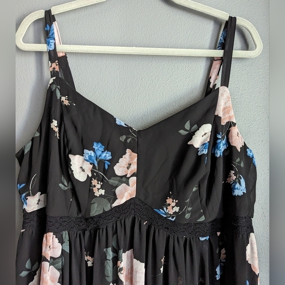 Women's Floral Torrid Dress. Size 2. Plus size women's dress. Black dress. - Picture 9 of 11